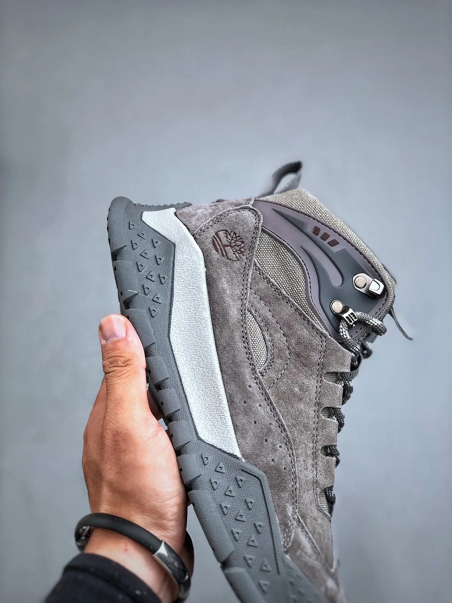 Local self-pickup💰560 Support store release New arrivals🚀Timberland Timberland outdoor mid-top casual Martin boots series Guangdong factory quality Original box original packaging The fabric is made of Italian 🇮🇹 top-grade frosted fine-grained cowhide with anti-odor and anti-corrosion genuine leather latex insoles to give you a perfect wearing experience High-quality and durable, a must-have for sportsmen Specially designed to handle handsomeness High-quality and first-class foot feel Size: 39 40 41 42 43 44 (leather shoe size)